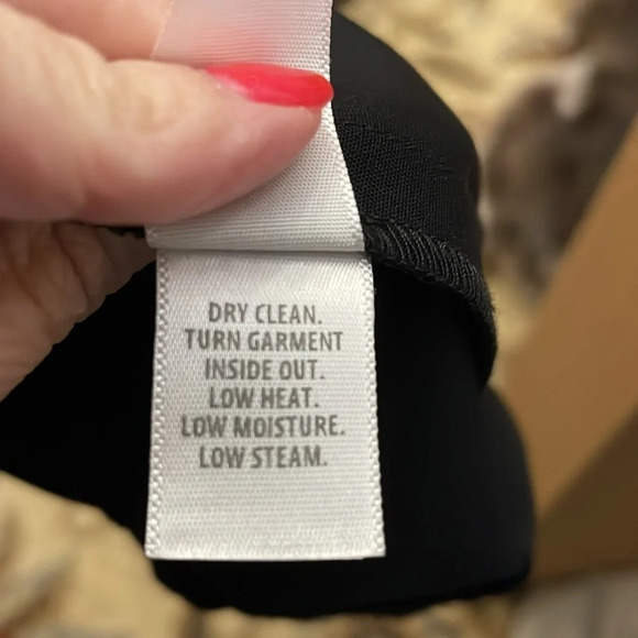 St. John Black Straight Leg Pants Size 4 - Picture 7 of 7